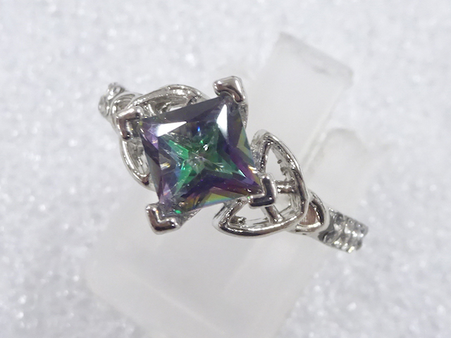 JAPANESE KIMONO / ANTIQUE COLORED STONE RING (SIZE 13)